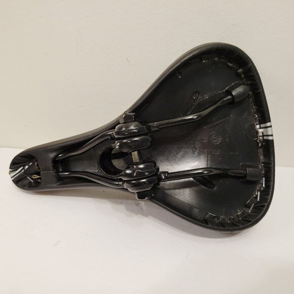 Schwinn Bicycle Viscount M SVT-7 BLACK Saddle SEAT W/GREY Stripe Small Tear - Picture 5 of 7